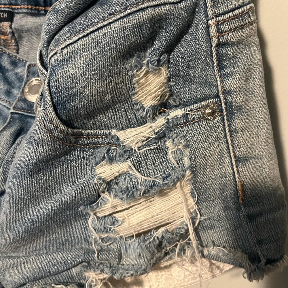Shorts - Picture 2 of 4